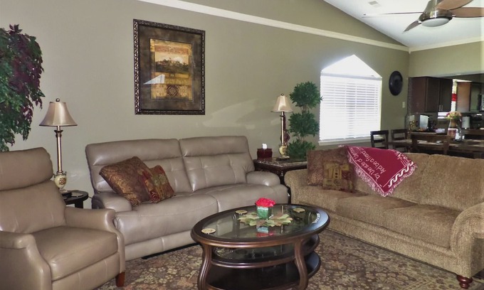 Branson Condo | Amazing Remodeled Luxury Condo-Heart of Branson-Indoor Pool-Large & Affordable