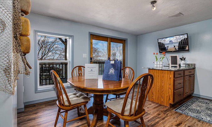 Big Cedars Apartment | Apartment ∙ 2 bedrooms ∙ 6 guests