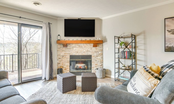 Table Rock Condo | Branson Family Condo: Golf, Relax & Swim!