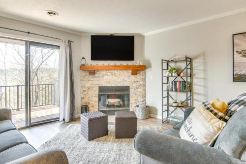 Table Rock Apartment | Branson Family Condo Golf, Relax and Swim!