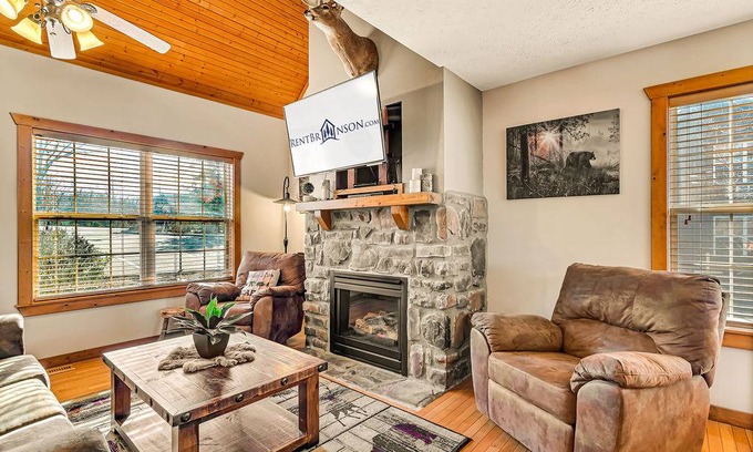 Reeds Spring Cabin | Cabin ∙ 1 bedroom ∙ 4 guests
