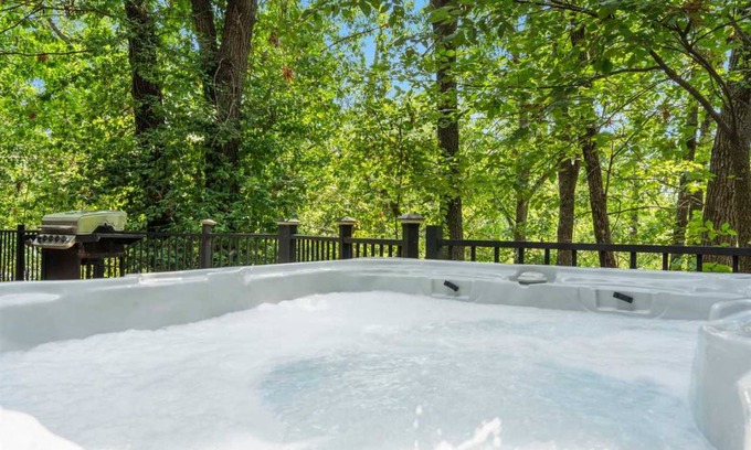 Branson Cedars Cabin | Cabin ∙ 2 bedrooms ∙ 7 guests
