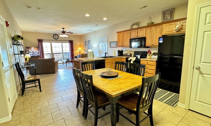 Hollister Condo | Can be a 3 or 6 BR, 2 or 4 Bath Lakefront Condo with Dock Access