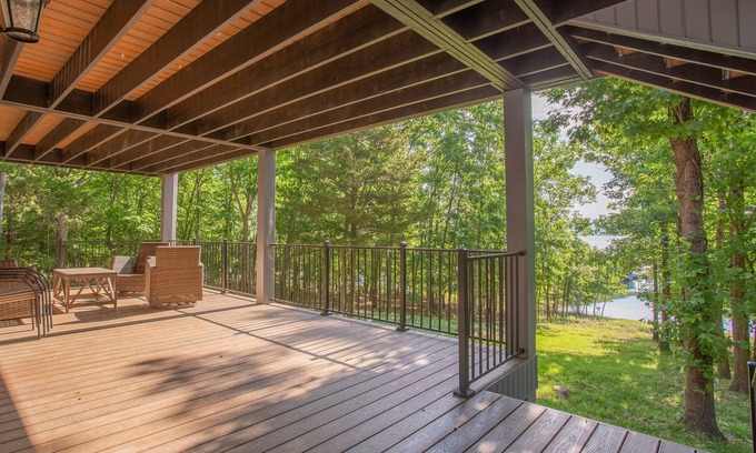 Ridgedale House | Clean and Modern Private 4 BD Lakeside Home! A Vacation to Remember Forever!