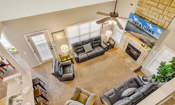 Branson West Condo | Condo with Game Room! Walk to Pool! Close to SDC!