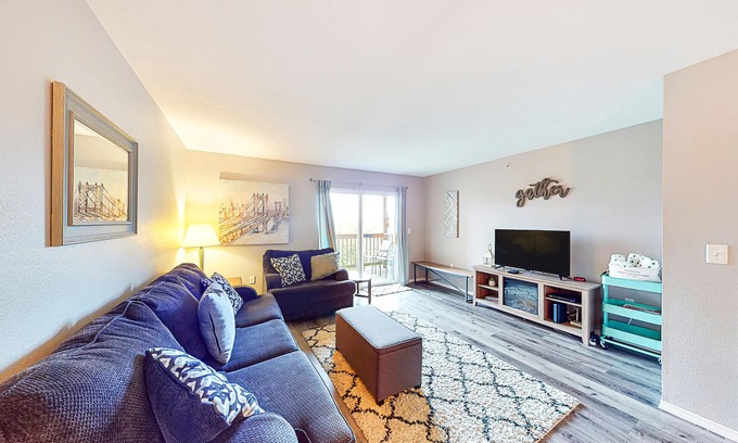 Branson Condo | Convenient Condo w/Great Location, Shared Pool, Free WiFi, Private Balcony, View