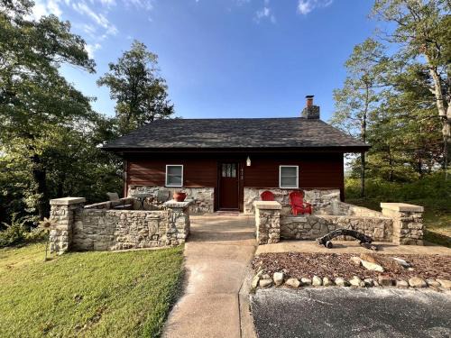 Branson House | Cozy Cabin Rental near Table Rock Lake in the Ozark Mountains, Missouri