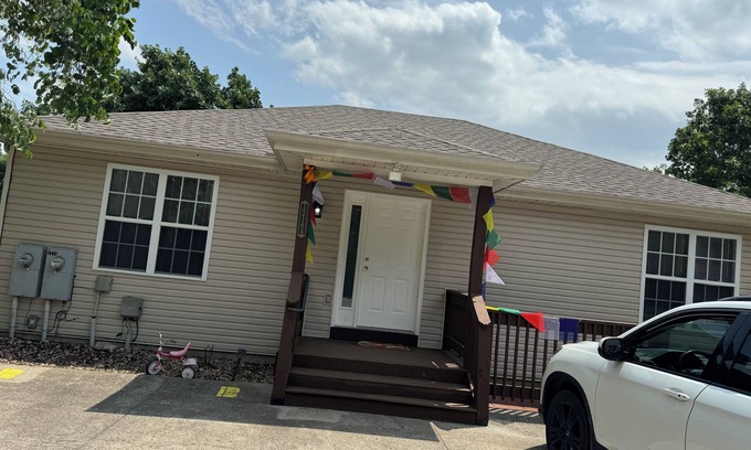 Branson Theater District House | Cozy house close to the Branson strip and all golfing courses! kids friendly.