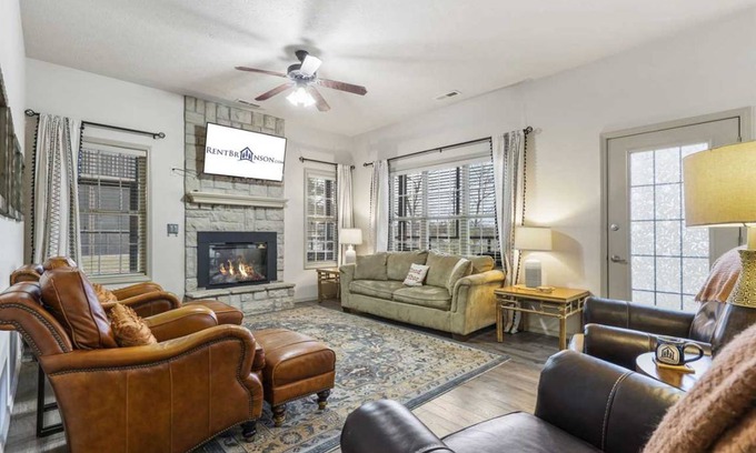 Branson West House | House ∙ 2 bedrooms ∙ 9 guests