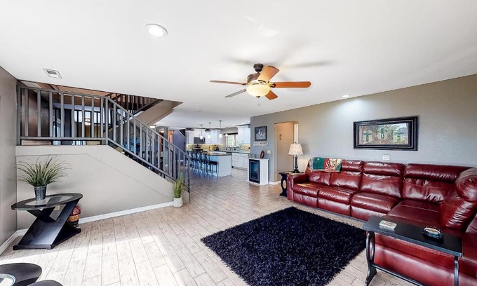 Branson House | Hummingbird Hills Hangout
