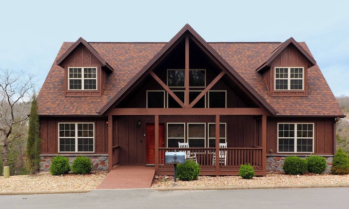 Reeds Spring Cabin | L136, 4-Br, 4-Bath Luxury Cabin w/Fast WiFi, AC in Beautiful Stonebridge Resort