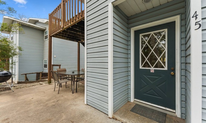 Indian Point House | Lake Lodge 43 - Resort Next to Silver Dollar City!