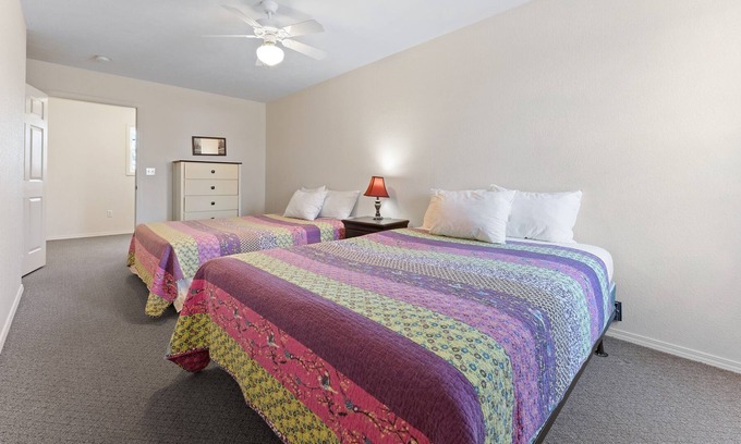 Indian Point House | Lake Lodge A - Resort Next to Silver Dollar City!