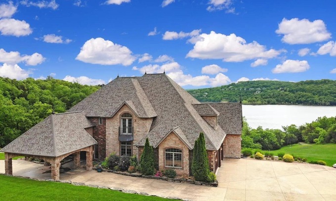 Ridgedale House | Luxurious Spacious Chateau on Table Rock Lake with Hot Tub