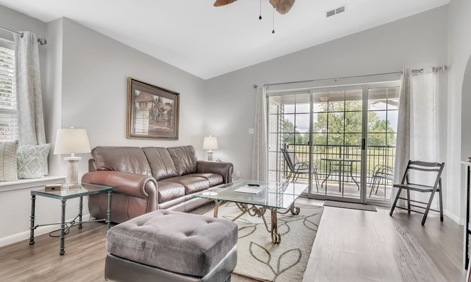 Branson Condo | Minutes from Downtown Branson! So Many Amazing Amenities! Clean and Cozy! 2BD