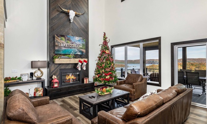 Kimberling City House | NEW! Escape to a Private Lakefront Branson Cabin Two Pools Free Resort Amenities