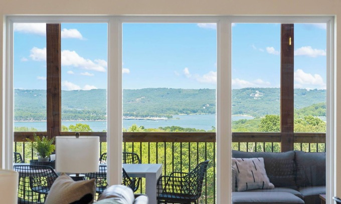 Kimberling City House | New Home-Deck with the Best Views of Table Rock-Private Hot Tub, Free $400 Tickets