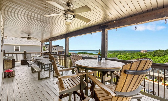 Table Rock House | Private Putting Green, Firepit, Hot Tub, Free Daily Tickets, Views, Community Indoor Pool!