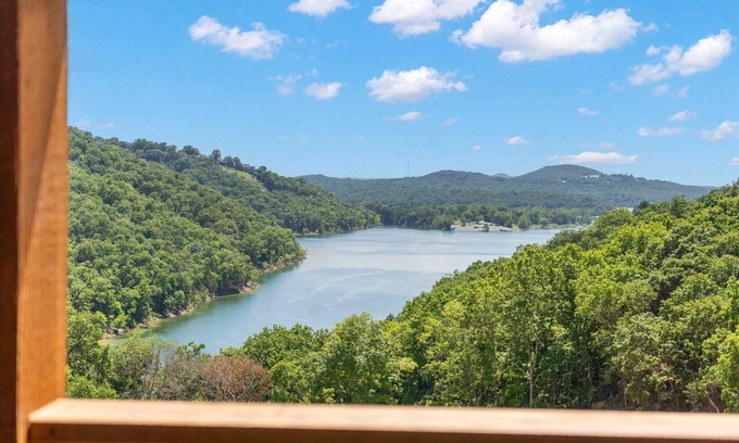 Kimberling City House | Pvt Hot Tub, Cmty Amenities, Indoor & Outdoor Pools, Table Rock Views, Free Tickets