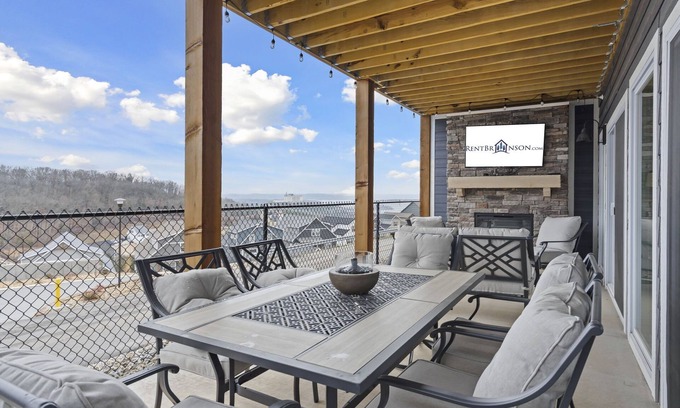 Table Rock House | Pvt Hot Tub-Outdoor Fireplace-Fantastic Lake View-Free Daily Tickets-Close to Sdc