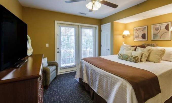 Branson Apartment | Relax Hard, Play Harder | Two 1BR Villas, Pools, Hot Tubs & Sports Galore