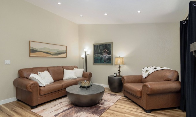 Kimberling City Condo | Rustic Table Rock Cabin - Minutes to the Lake!