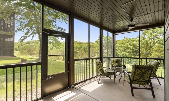 Branson West Condo | Screened-In Porch-Close to Silver Dollar City w Free Tickets-Renovated-Life Size Games-Cmty Pools!