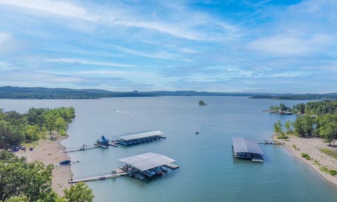 Indian Point Apartment | Spacious Condo just Minutes from Silver Dollar City - Indian Point (U1108AB)