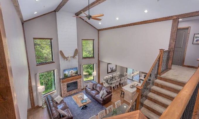 Hollister House | SPACIOUS FAMILY HOME