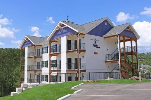 Branson Resort | Stormy Point Village Lakeside
