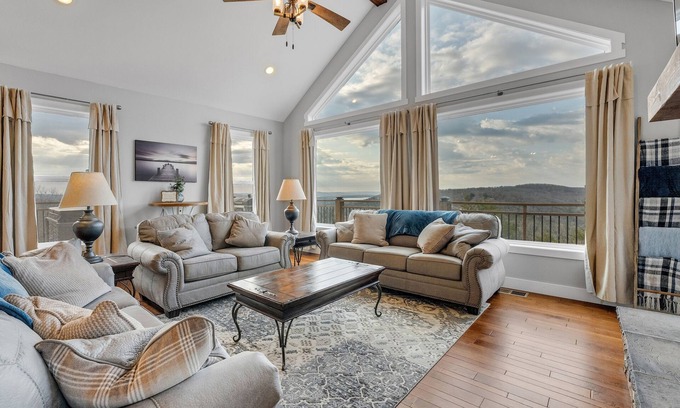 Branson West House | Stunning Lakeview Retreat by RedAwning