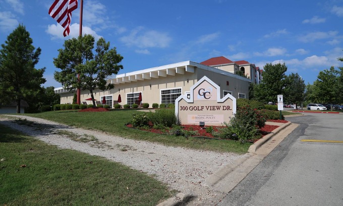 Branson Condo | Surrey Grand Crowne next to golf course in Branson MO. Enjoy!