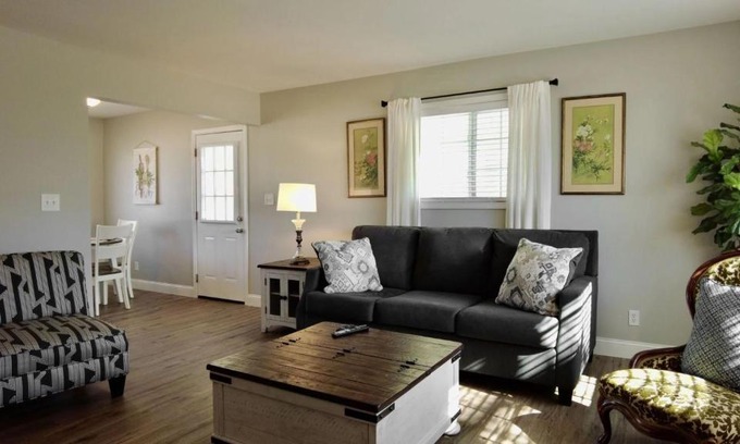 Branson Theater District Apartment | Townhome-Colonial B by Dreams2Reality Vacations- Includes FREE Attraction Tickets Daily!