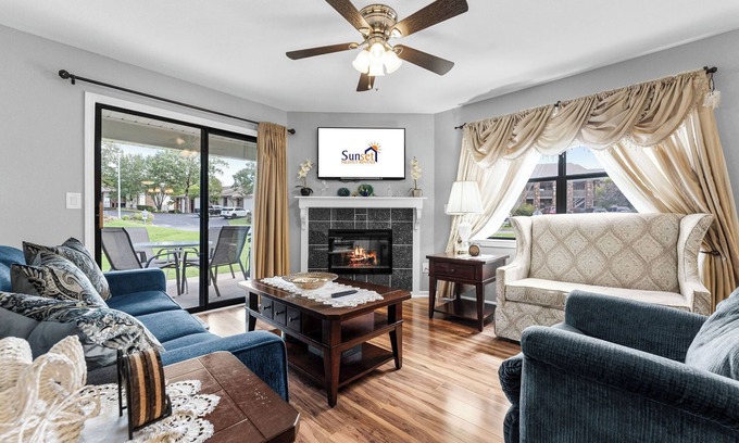 Table Rock Condo | Uniquely charming Pet Friendly 2 Bed condo near the strip at Pointe Royale!