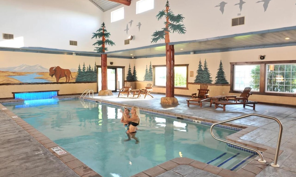 St. Joseph House | Taste of Wild West with Modern Twists - Breakfast Included | 4 Units