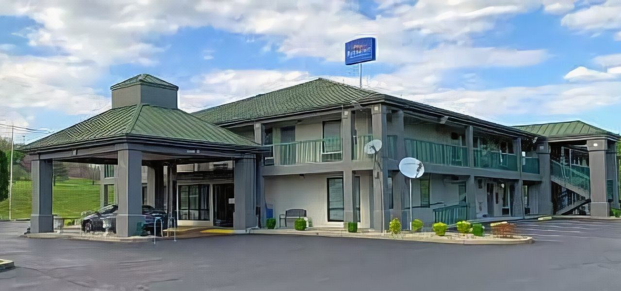 Photo of Buildings in Cave City