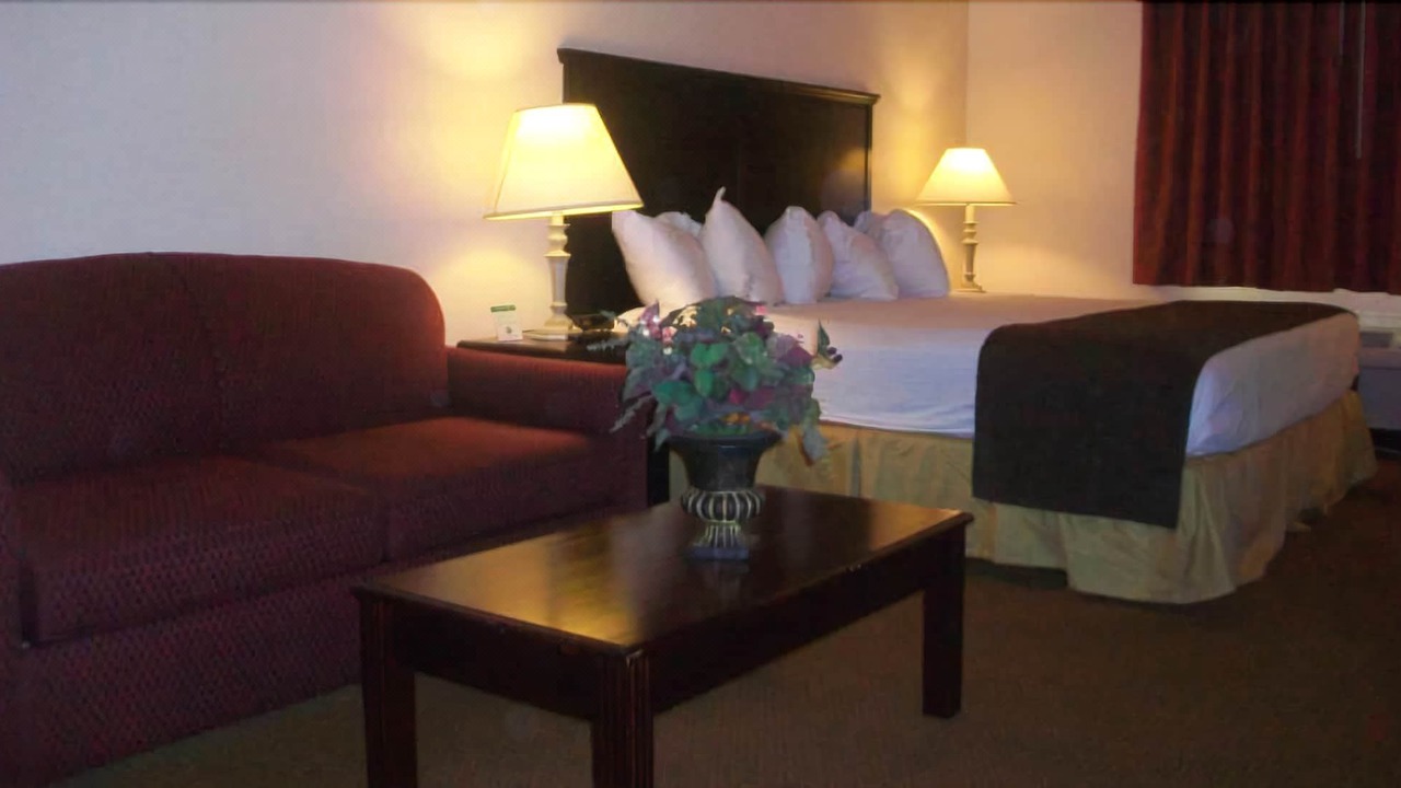 Photo of Livingroom in Shawnee Heights