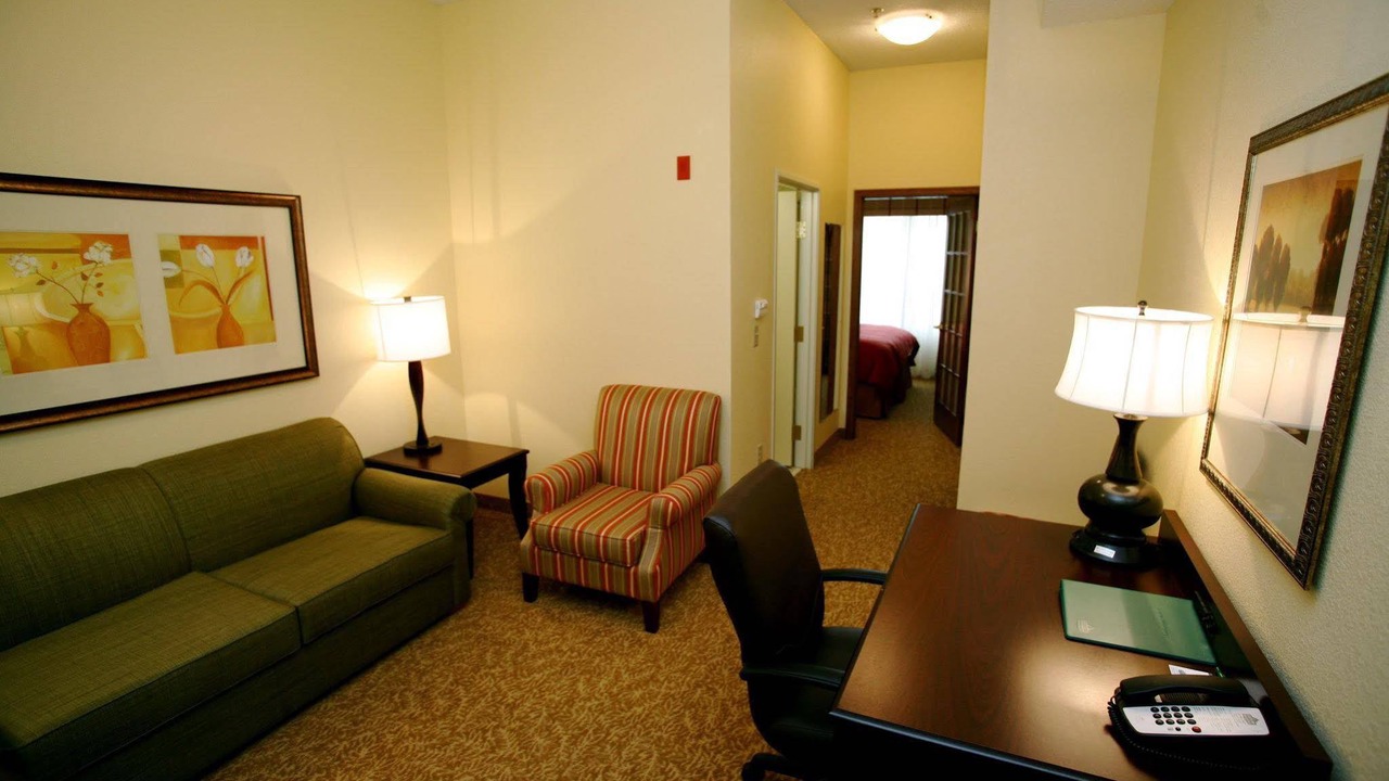 Photo of Livingroom in I-435 West KC-KS