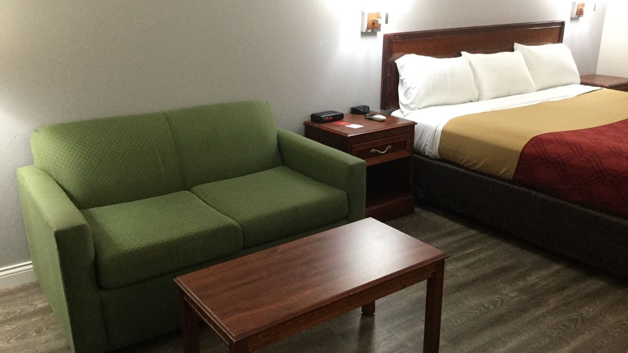 Photo of Livingroom in West Lincoln