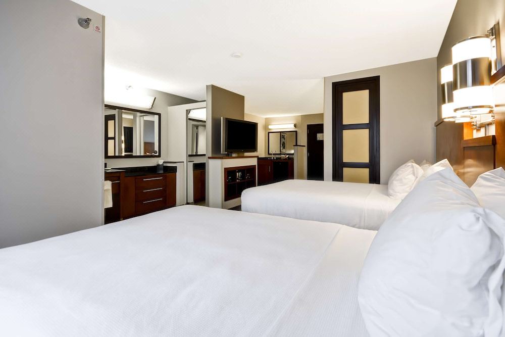 Photo of Bedroom in Overland Park