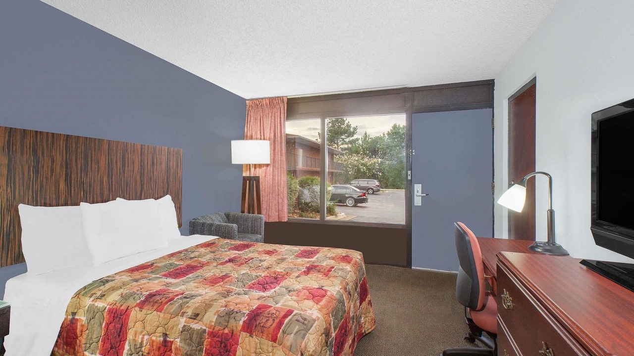 Photo of Bedroom in Benton