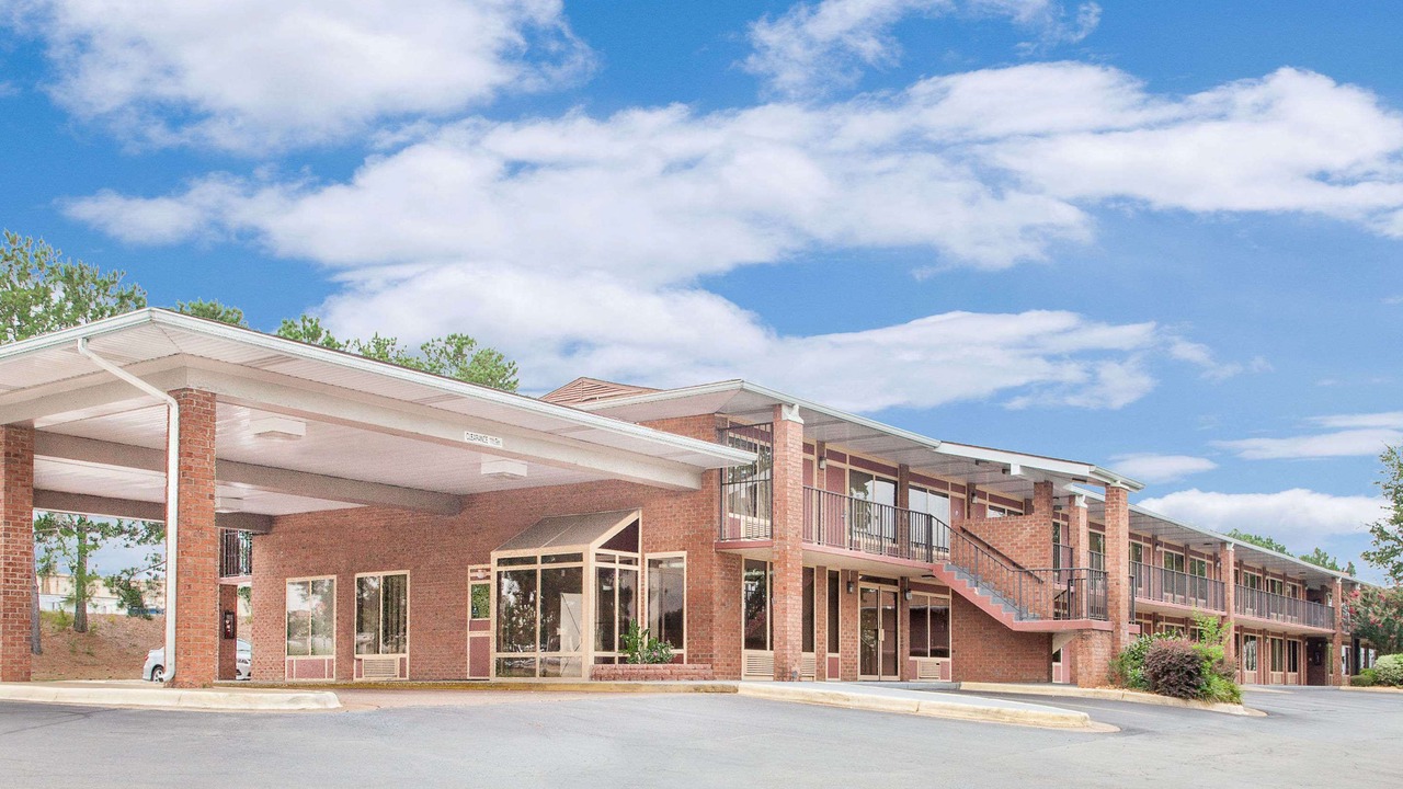 Photo of Buildings in Benton