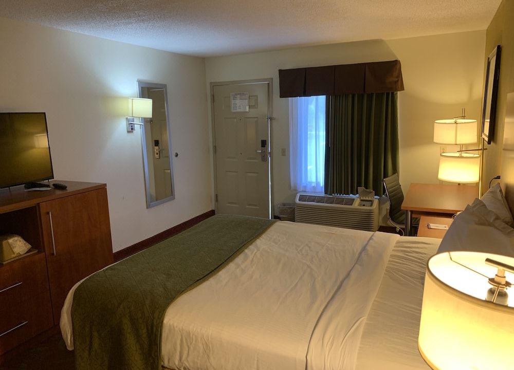 Photo of Bedroom in Cave City