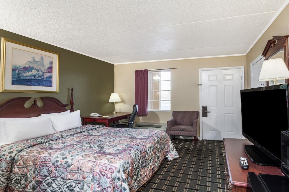 Photo of Bedroom in Lenoir City