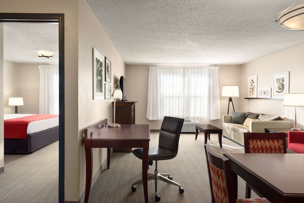 Photo of Livingroom in I-435 West KC-KS