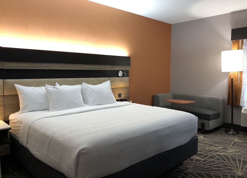 Photo of Bedroom in Branson Theater District