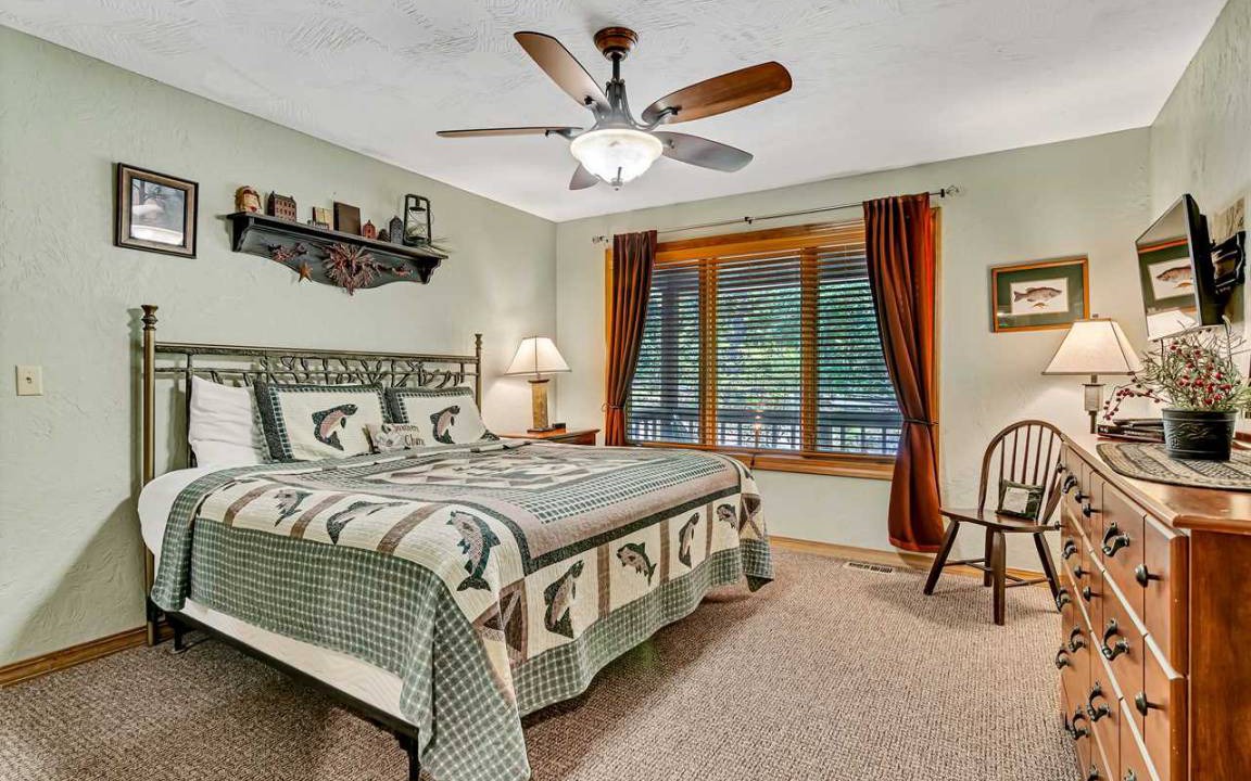 Photo of Bedroom in Blue Eye
