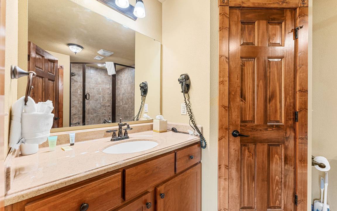 Photo of Bathroom in Reeds Spring