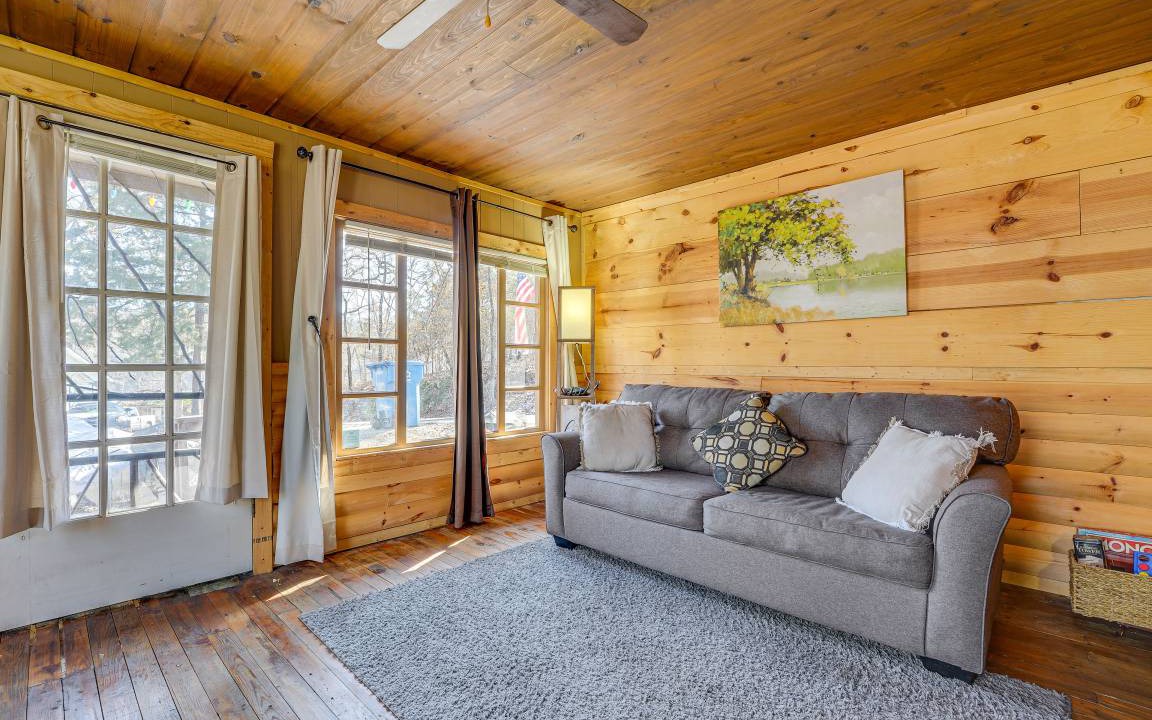 Photo of Livingroom in Rockaway Beach