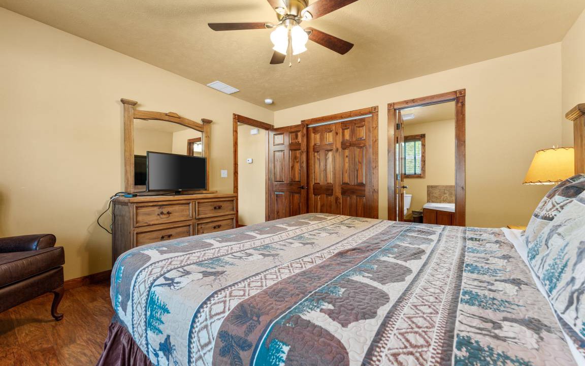 Photo of Bedroom in Reeds Spring